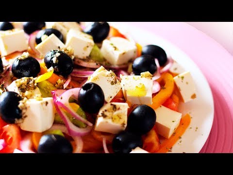 Comment faire cuire une salade grecque - classique, avec du fromage, avec des haricots