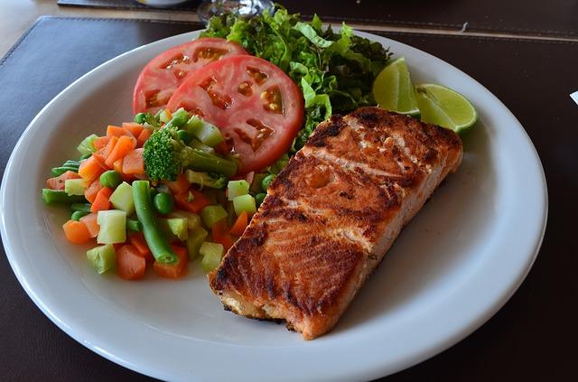 Red fish fillet with vegetables