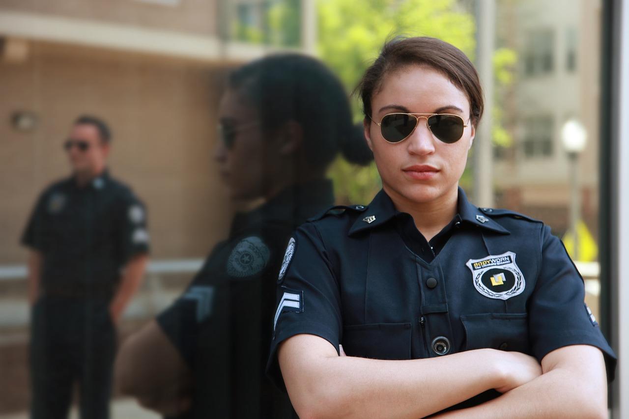 Nữ cảnh sát