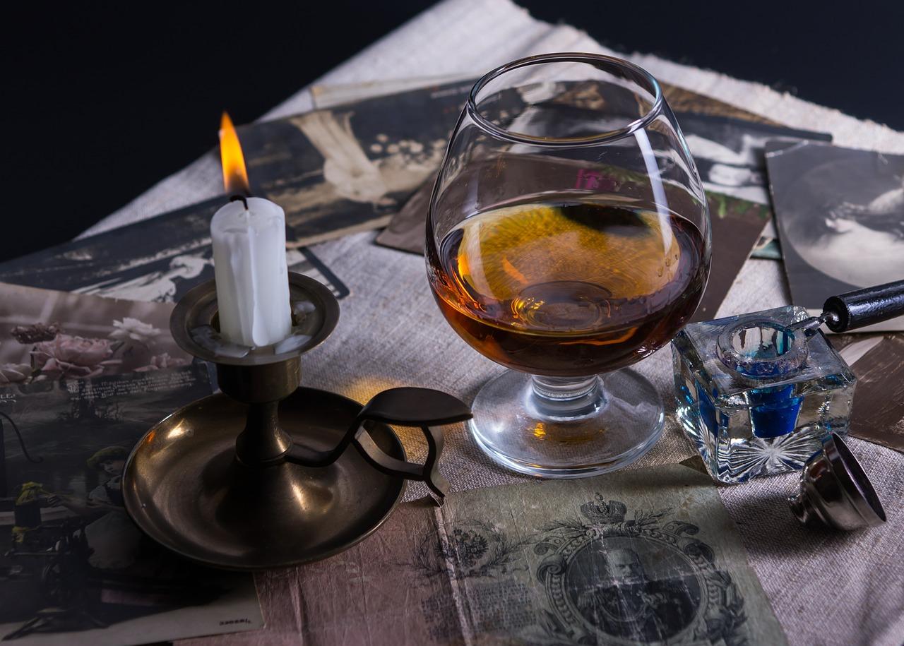 Photo de cognac dans un verre