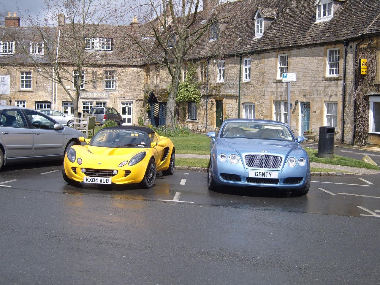 Photo sports cars Bentley and Ferarry