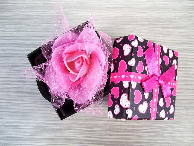 Paper rose in gift box