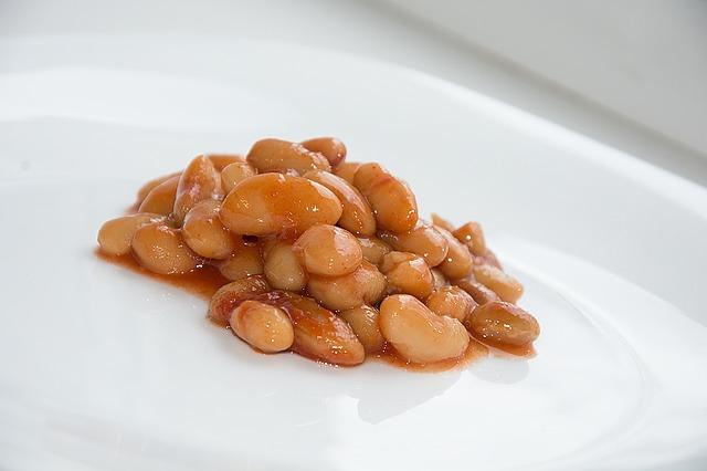 Beans in tomato sauce on a plate