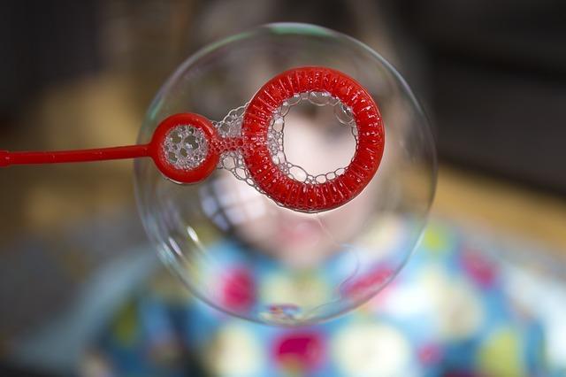 Bubble blowing handle